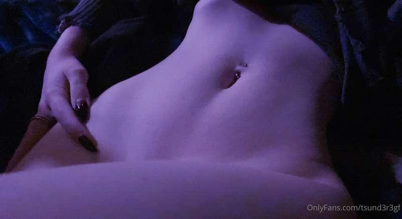 Come lay on mommies tummy