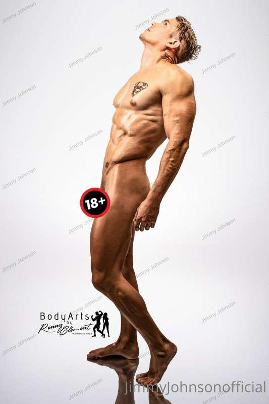 "MIROR"

Photographe / Ronny Clement photographer

With / @j..