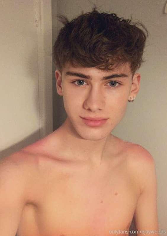 Back from Manchester Pride! 🌈 It was amazing! 💦 I’ll reply t..