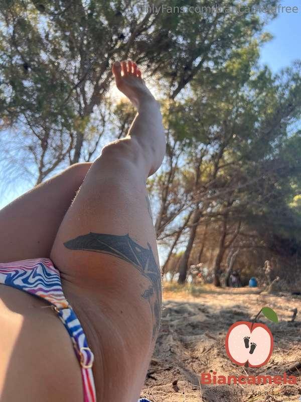 E ora cosi sabbiosi chi me li pulisce???🦶🏻👅