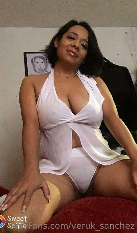 Your hands, on my body, please Tus manos sobre mi cuerpo, po..