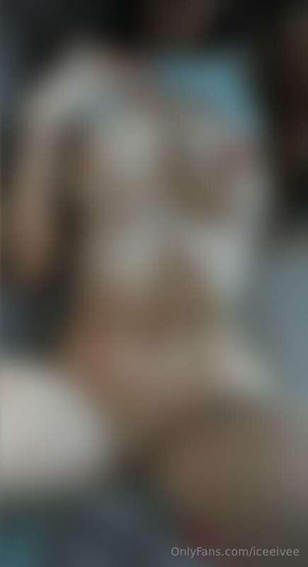 thought I'd give you a sneak peek at my dripping wet 😻 and t..