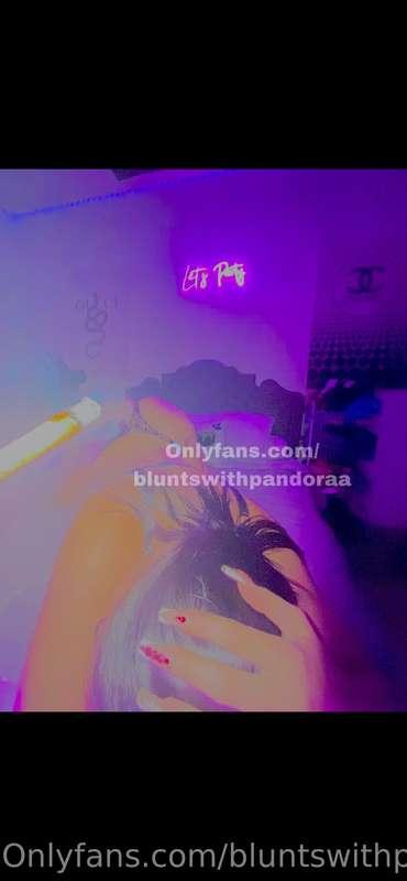 Can we have a freaky smoke sesh?😮‍💨