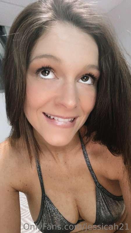 Good morning😋 I want to look at you like this while I suck y..