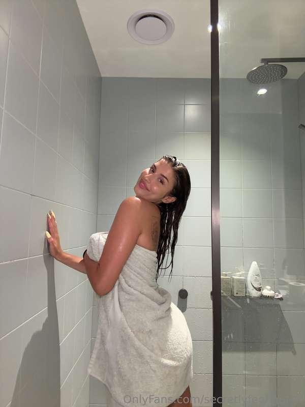 Are you joining me or what?? 🚿💦