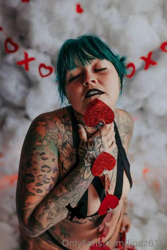 Check out my 🔥 🥵  friend! She's just starting out so show he..