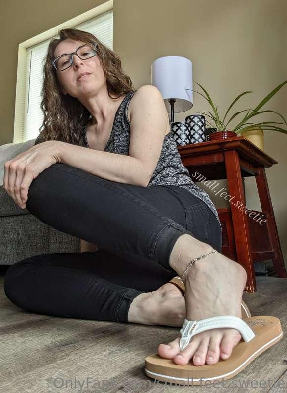 small.feet.sweetie image #0