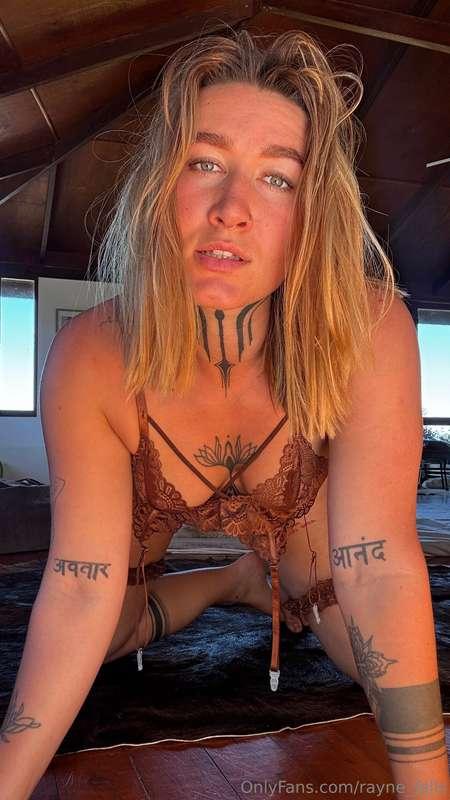 Let's do a stare contest to see how hard i can get you 🥵😇