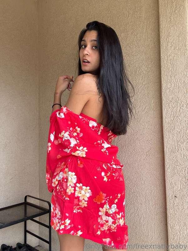 wanna see what’s underneath? 😘 