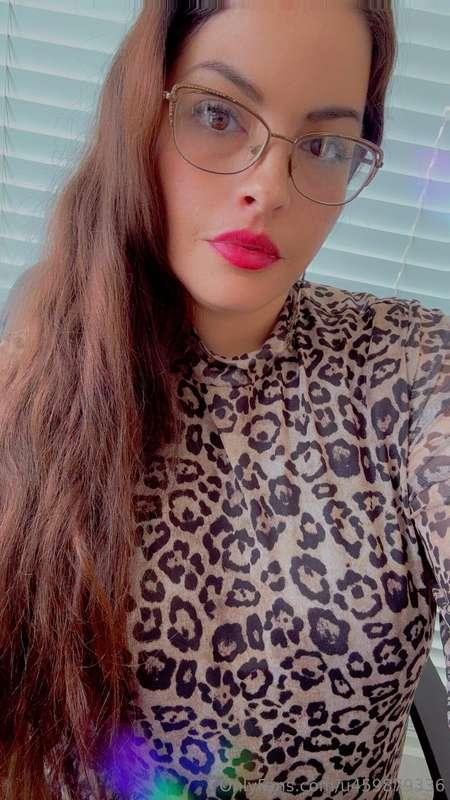 Who wants to watch me go live? 