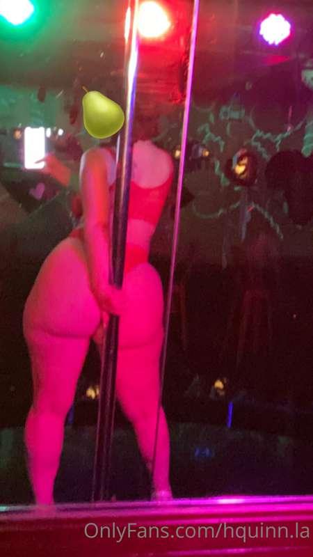 I couldn't resist re-posting this from one of my stories 😇💋🍑