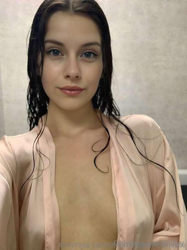 🔥 FREE SUB NOW @ashley_shining_star 🔥 This brunette @ashley_..