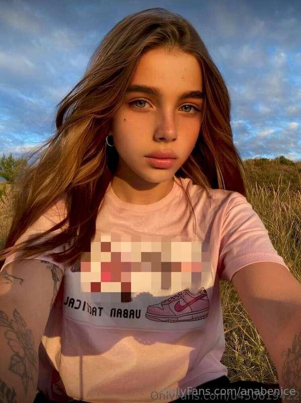 KINKY LITTLE SLUT @stella_free LOVES TO FILL HER HOLES🥵🥵🥵Her..