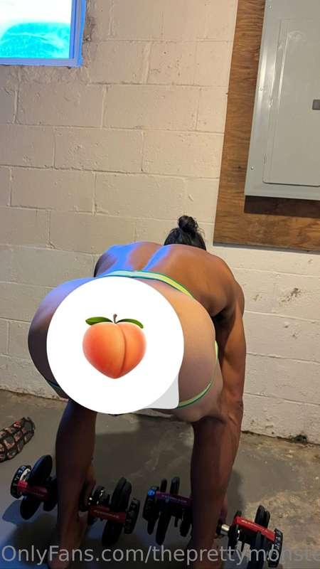 Self explanatory. Swipe for the uncensored version! ➡️🍑