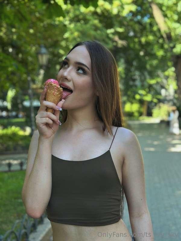 Sometimes little joys make the day brighter and more fun 🌞 I..