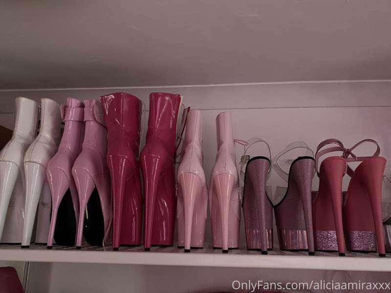 Which heels do you want me to wear for the next video?🙈💕