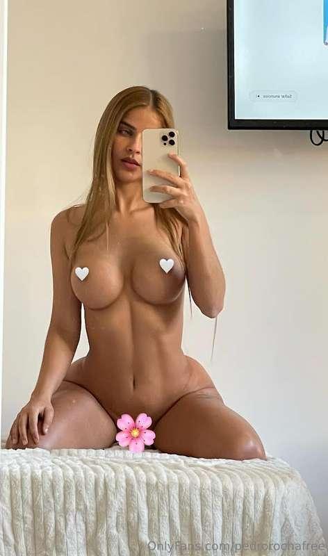 Minha amiga @seaguilar_33 recebeu seus onlyfans de graça pel..