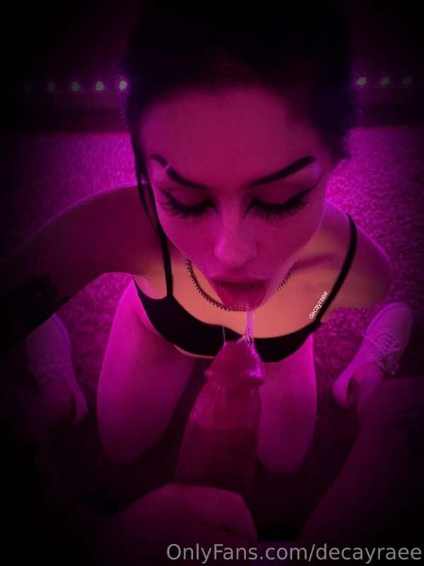 keeping up with my throat exercises 🏋🏻‍♀️👅 

putting my mout..