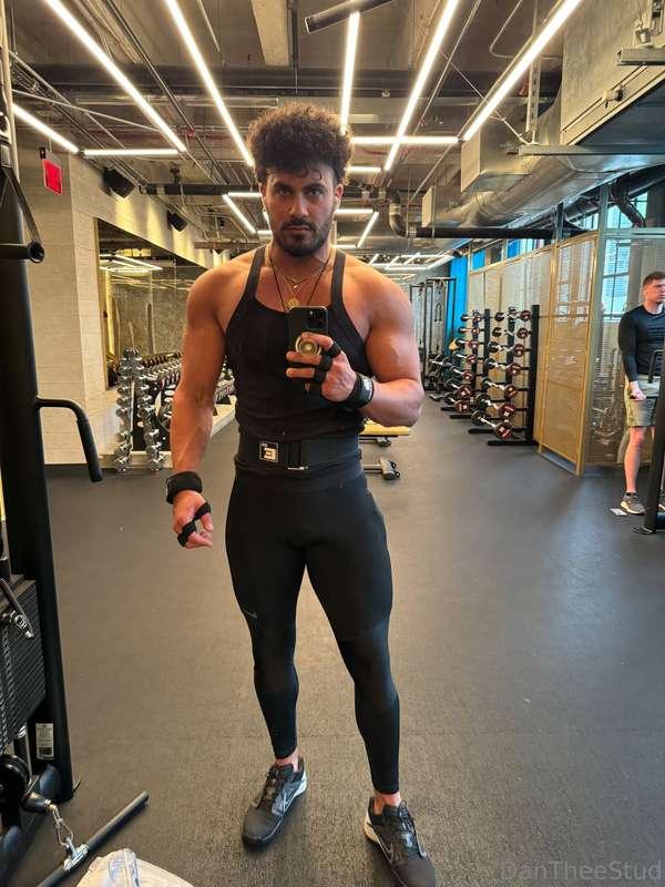 Sniff my balls after a workout 🏋️‍♀️