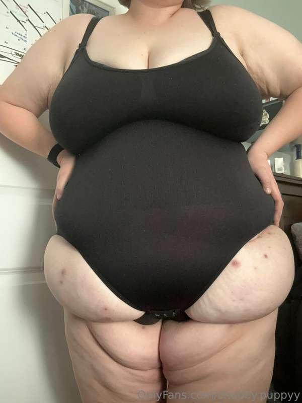 This 3XL bodysuit barley snaps together 😩