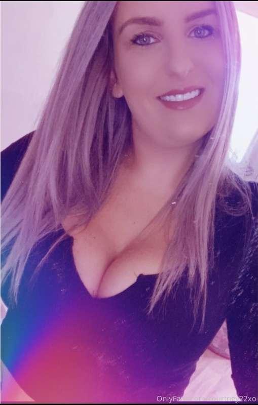 Just a little cleavage for you today 😘