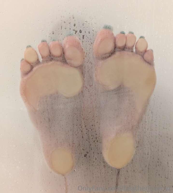 You dirty boy, I bet you want more of this set!! 😈🛁🚿