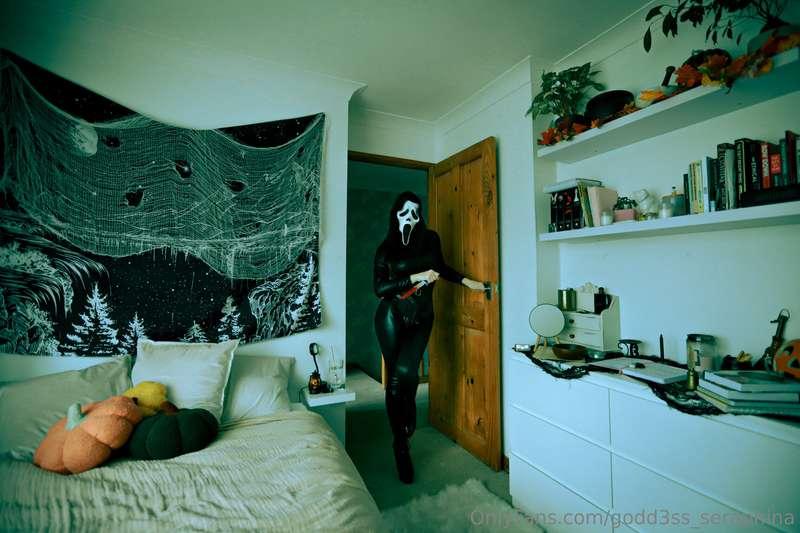 Hello, Sidney 👻  Who's ready to see what this year's Hallowe..