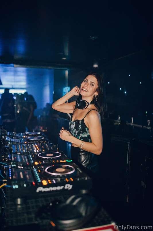What's your favorite song? I'll play it next.🎶