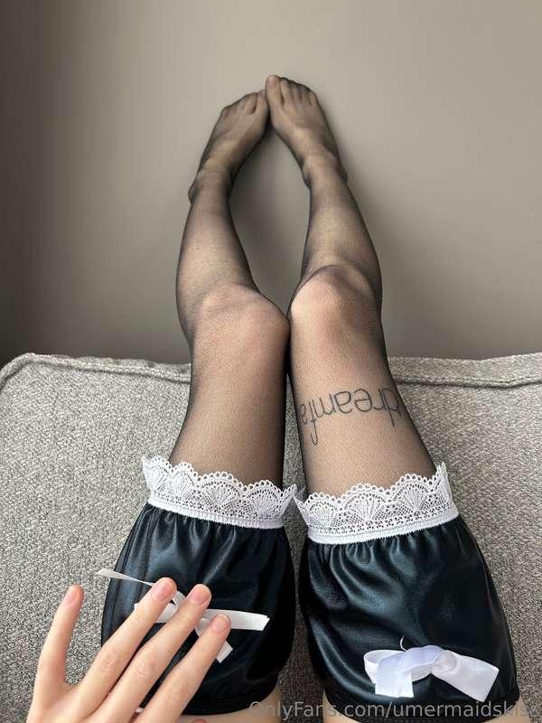 these feet need caressing🥰
