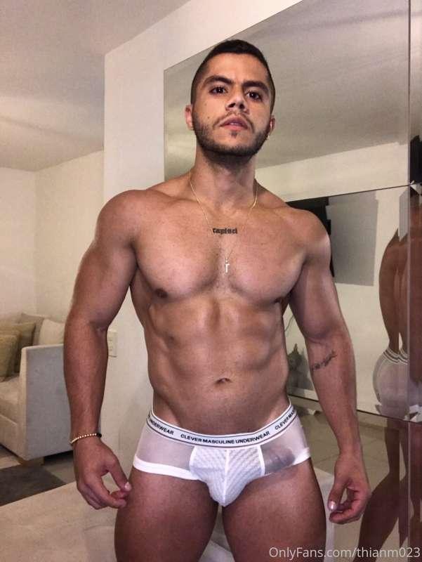 Buen día para todos 😁⚡️ “Mi Verga está a punto de salirse. N..