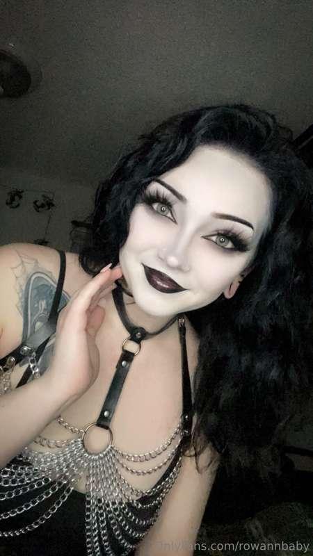 My hair is all black again and I somehow got hotter