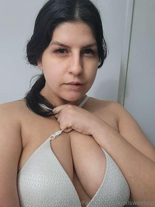 I like to see my boobs with this white bra 🫶😈