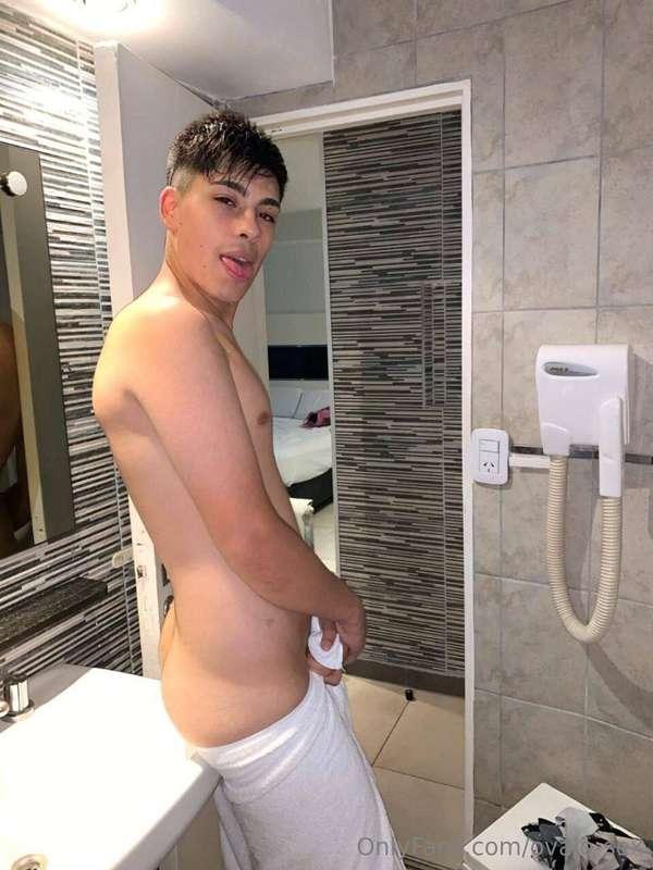 Argentinian with a big penis willing to please you in everyt..