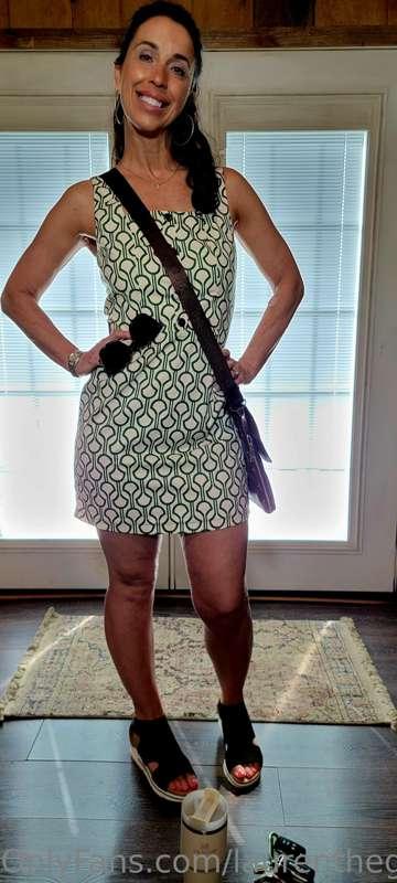 Yesterday's OOTD.

Sorry I meant to post  these last night, ..