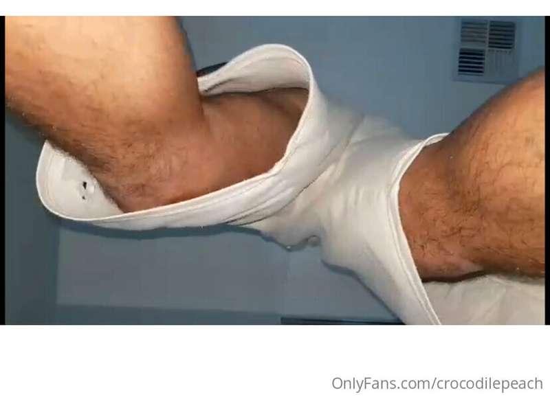 Upshorts of this  Straight DL Jock. Starts freeballing and s..