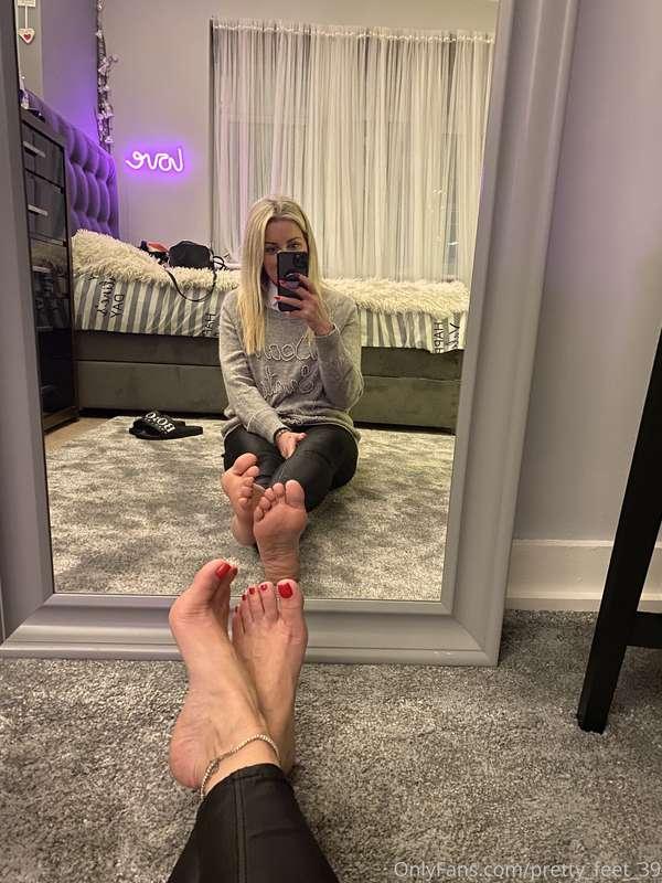 Selfie before work…. Mwahhhhh 😘