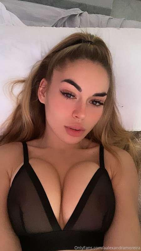 Feliz miércoles mis amores os gusta mi conjuntito nuevo??? T..