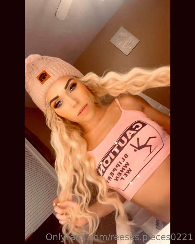 Happy Mondayyyyy! <3
.... I know.. I know.. Mondays suck.. b..