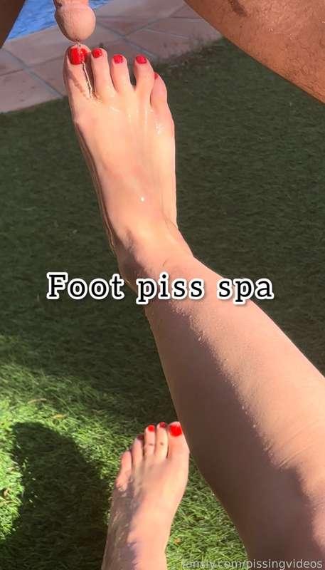 pissingvideos image #0