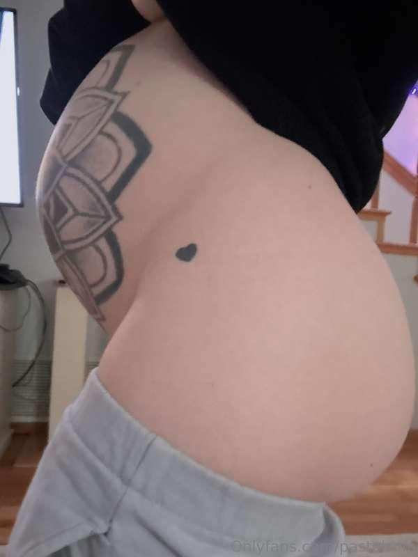 missing my preggo belly extra today 