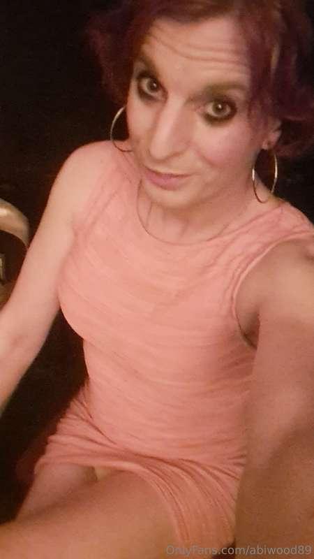 Saturday night in my sexy lil peach number! I love how my th..