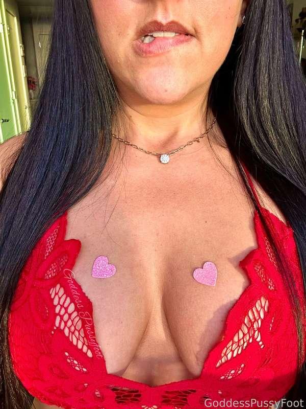 Titty Tuesday : V Day Edition 😋