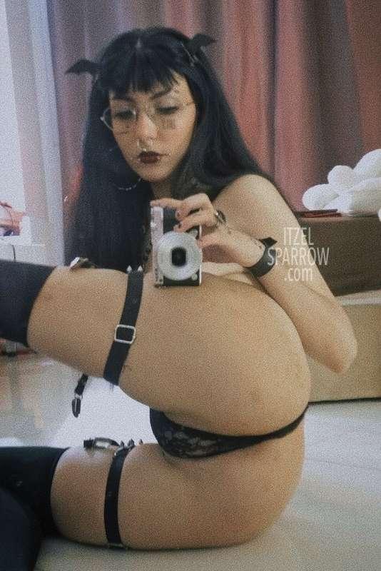 itzel2002 image #5