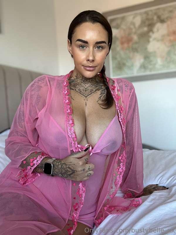 Want to see me naked? Send me a message right now 😋