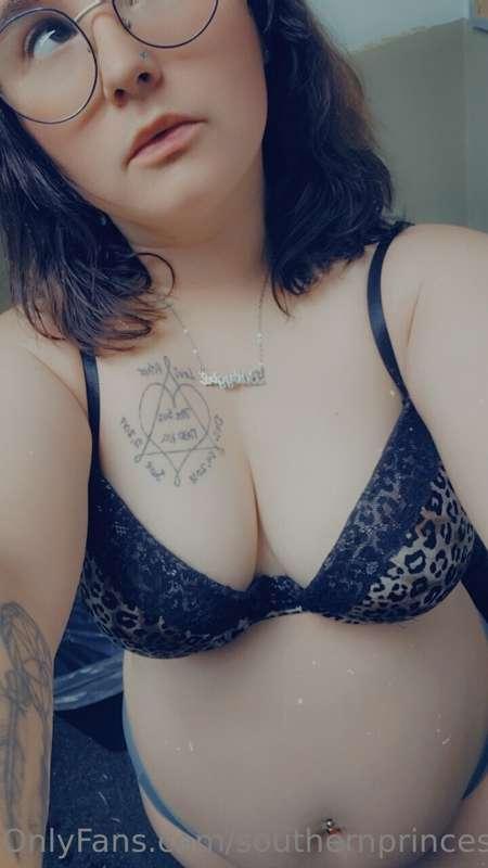 Hello my lovelies I hope yall have a boobtastic day today! 💓