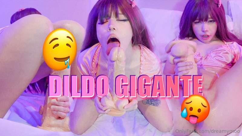Aqui llega mi videíto con el dildo GIGANTE👉👈 , unos minutos ..