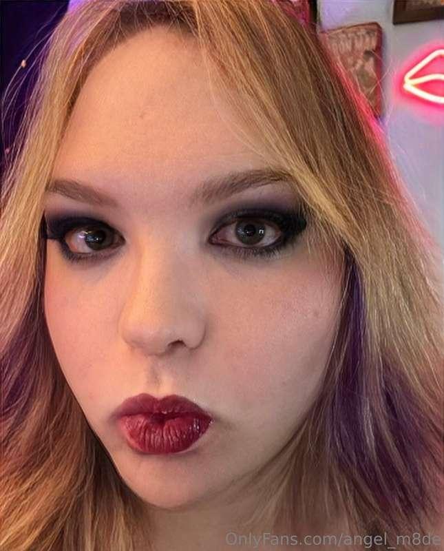 Hello my loves I know Iv been very distant lately, and im ve..