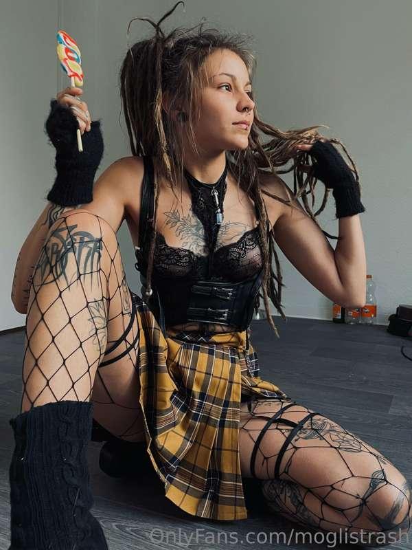 Dressed pretty for you again, do u like it? 🥹