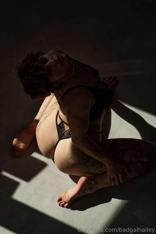 cloaked in shadows, laced in black… i don’t need light to st..