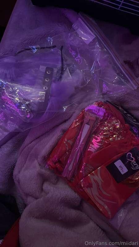 Look what arrived today 💕✨ new accessories and new lingerie!..
